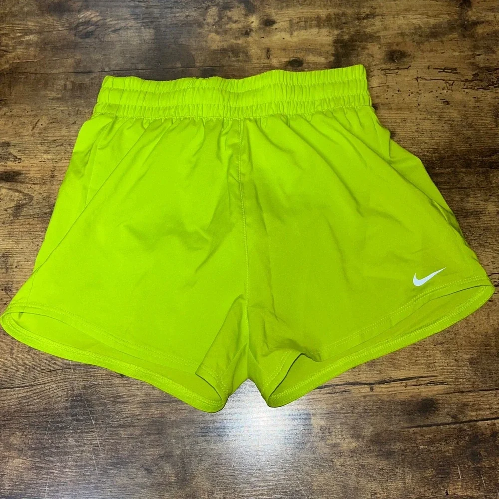 Nike Dri-FIT One High-Waisted Training Shorts Bright Cactus Kids Medium NWT‎
